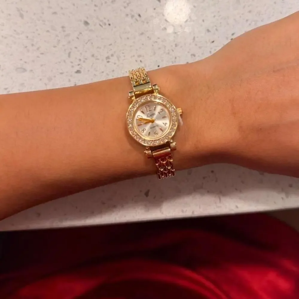 Gold vintage round watch with diamonds
